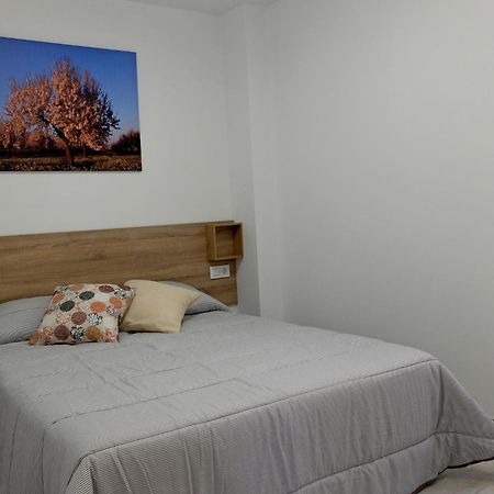 Gegant De Pedra Apartaments Adzaneta Bagian luar foto