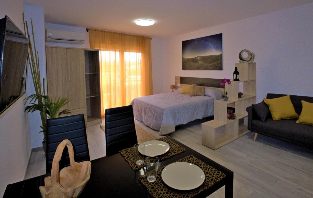 Gegant De Pedra Apartaments Adzaneta Bagian luar foto