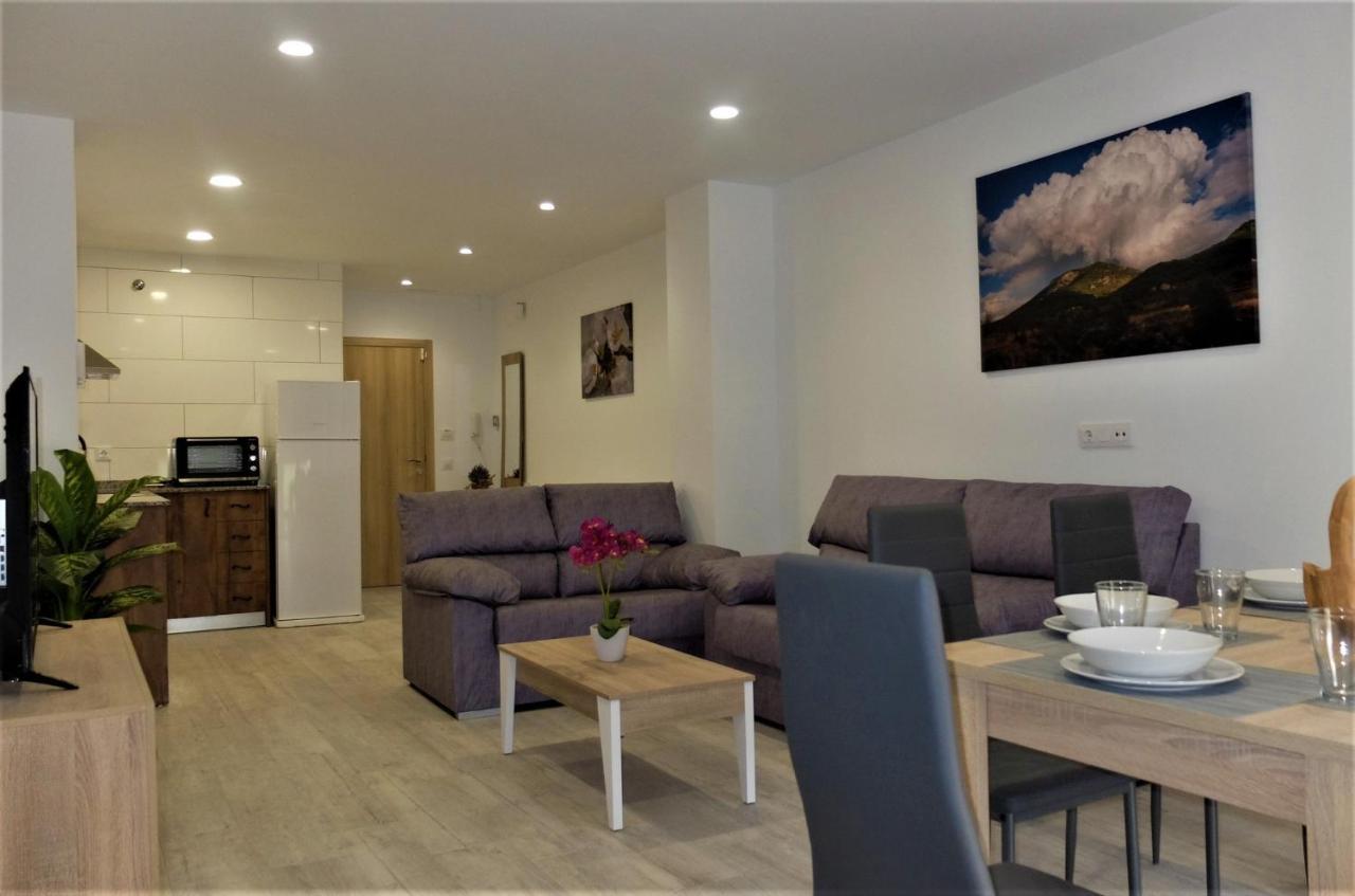 Gegant De Pedra Apartaments Adzaneta Bagian luar foto