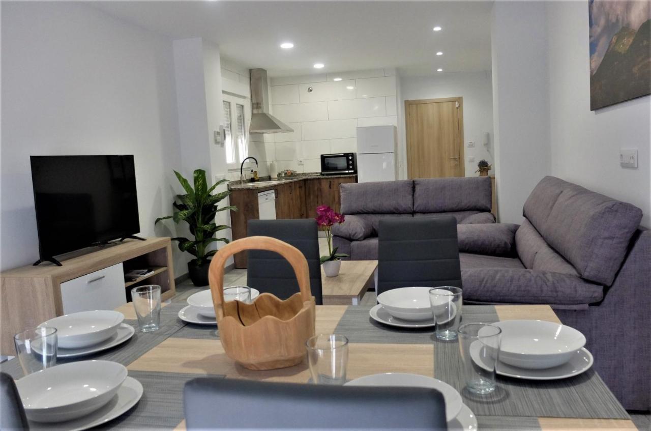 Gegant De Pedra Apartaments Adzaneta Bagian luar foto
