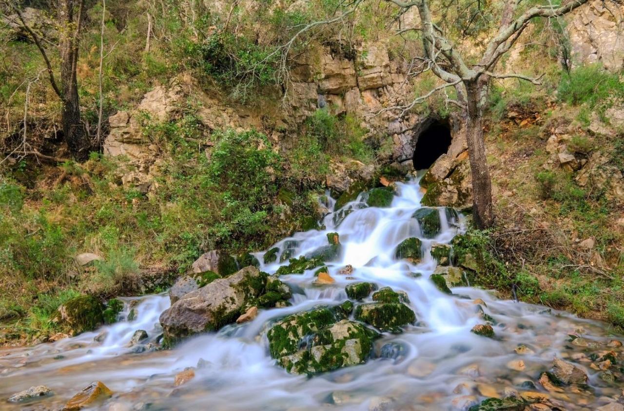 Gegant De Pedra Apartaments Adzaneta Bagian luar foto