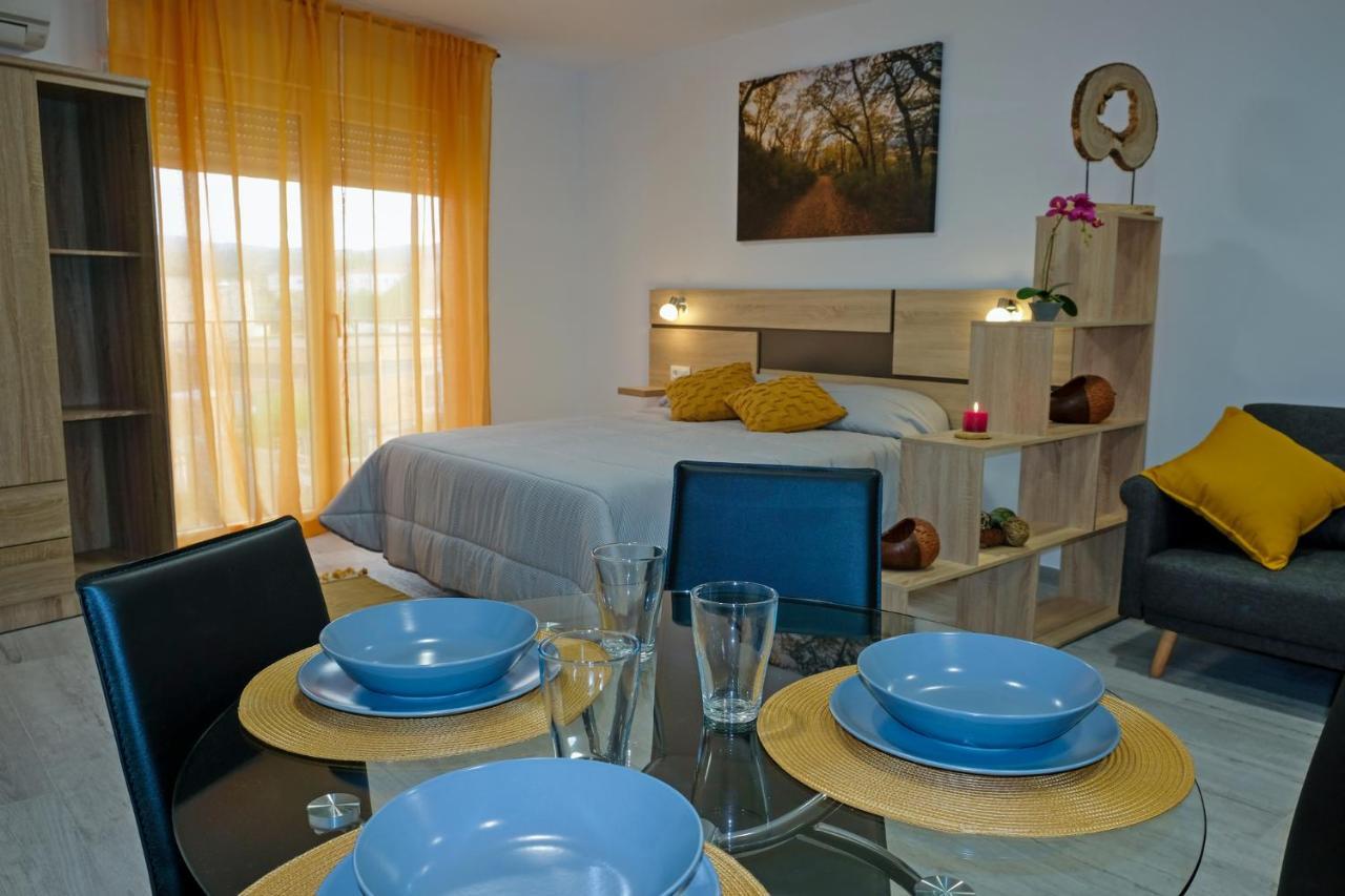 Gegant De Pedra Apartaments Adzaneta Bagian luar foto