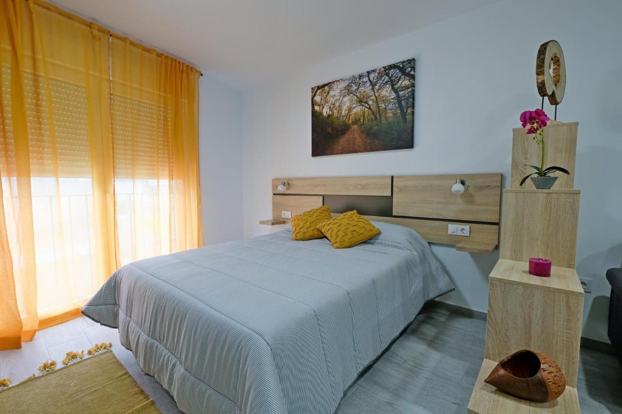 Gegant De Pedra Apartaments Adzaneta Bagian luar foto