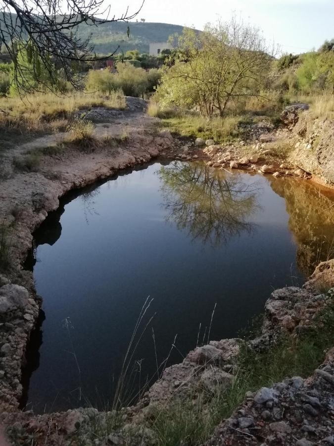 Gegant De Pedra Apartaments Adzaneta Bagian luar foto