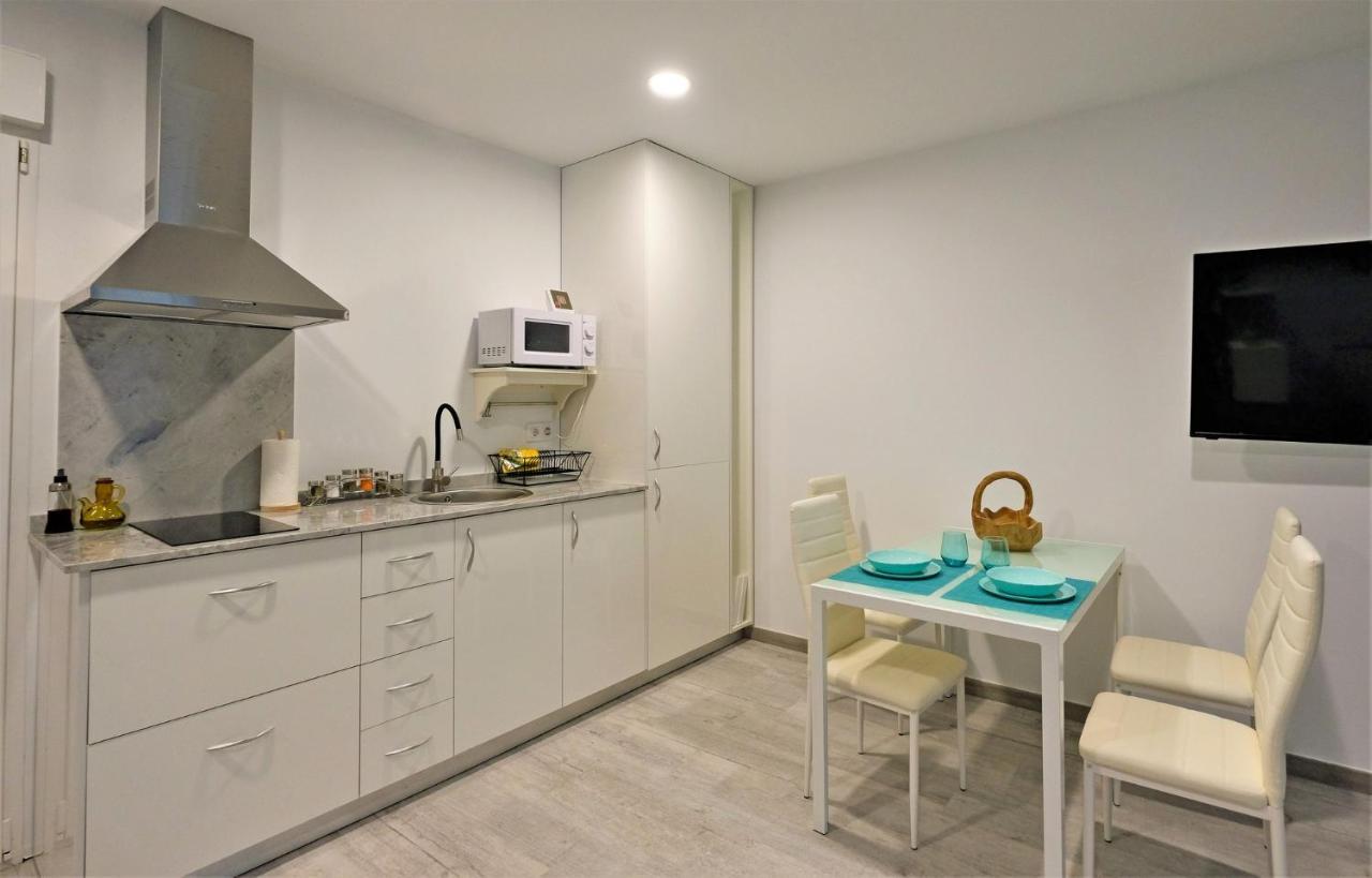 Gegant De Pedra Apartaments Adzaneta Bagian luar foto