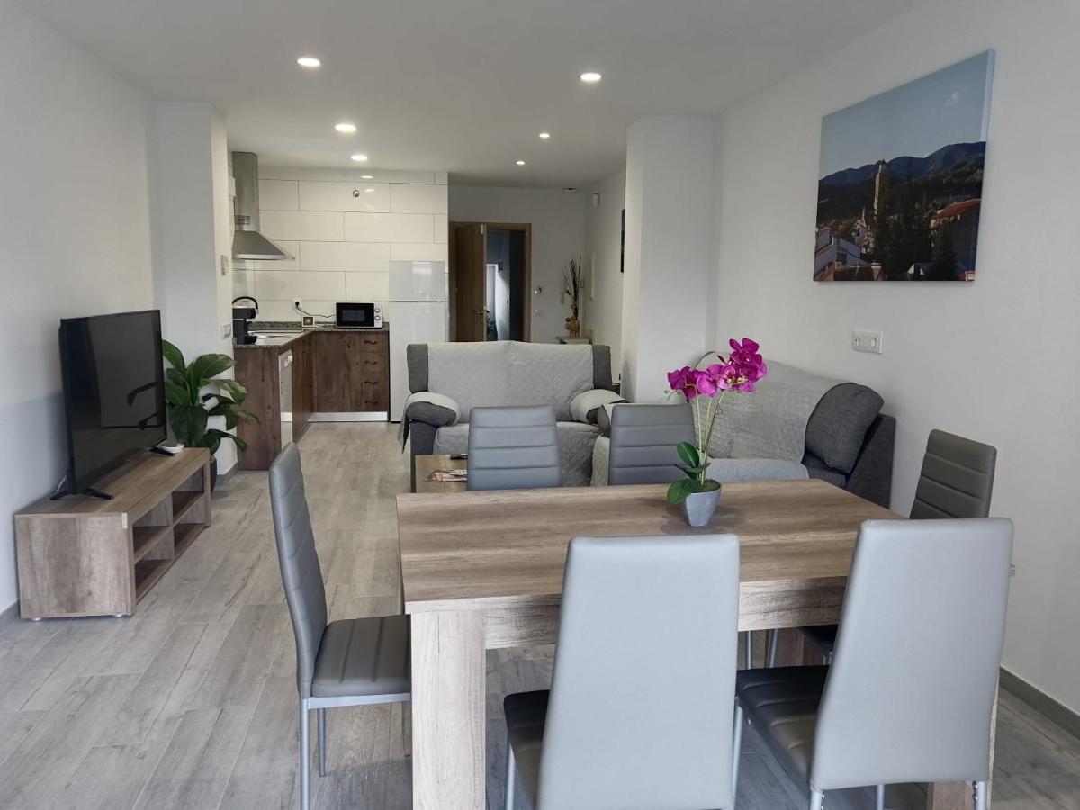 Gegant De Pedra Apartaments Adzaneta Bagian luar foto