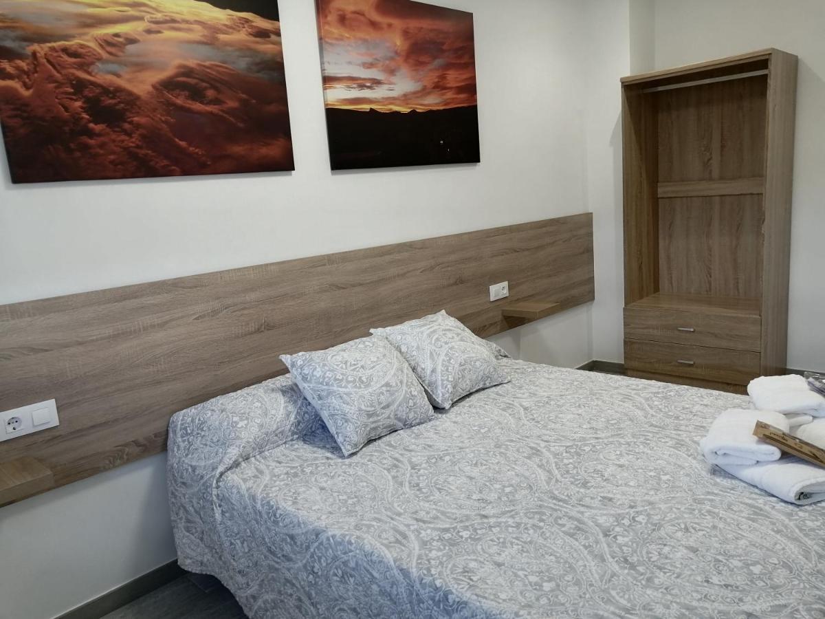 Gegant De Pedra Apartaments Adzaneta Bagian luar foto