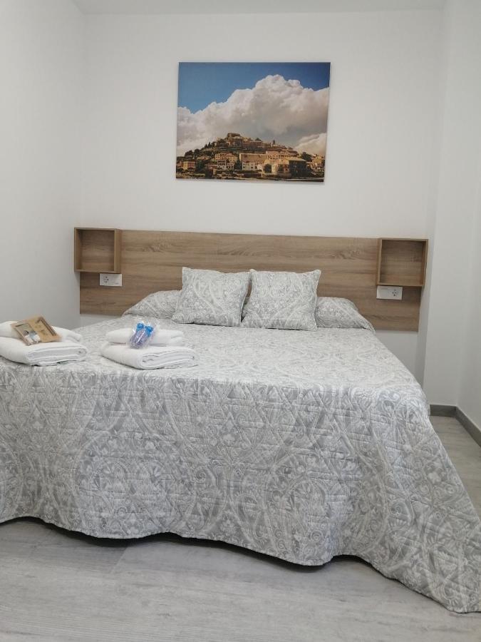 Gegant De Pedra Apartaments Adzaneta Bagian luar foto