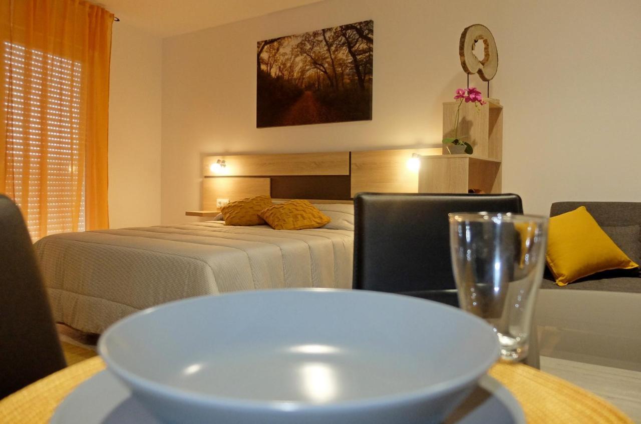 Gegant De Pedra Apartaments Adzaneta Bagian luar foto