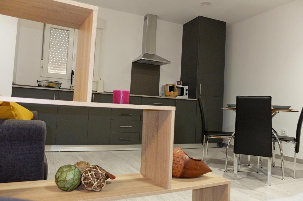 Gegant De Pedra Apartaments Adzaneta Bagian luar foto