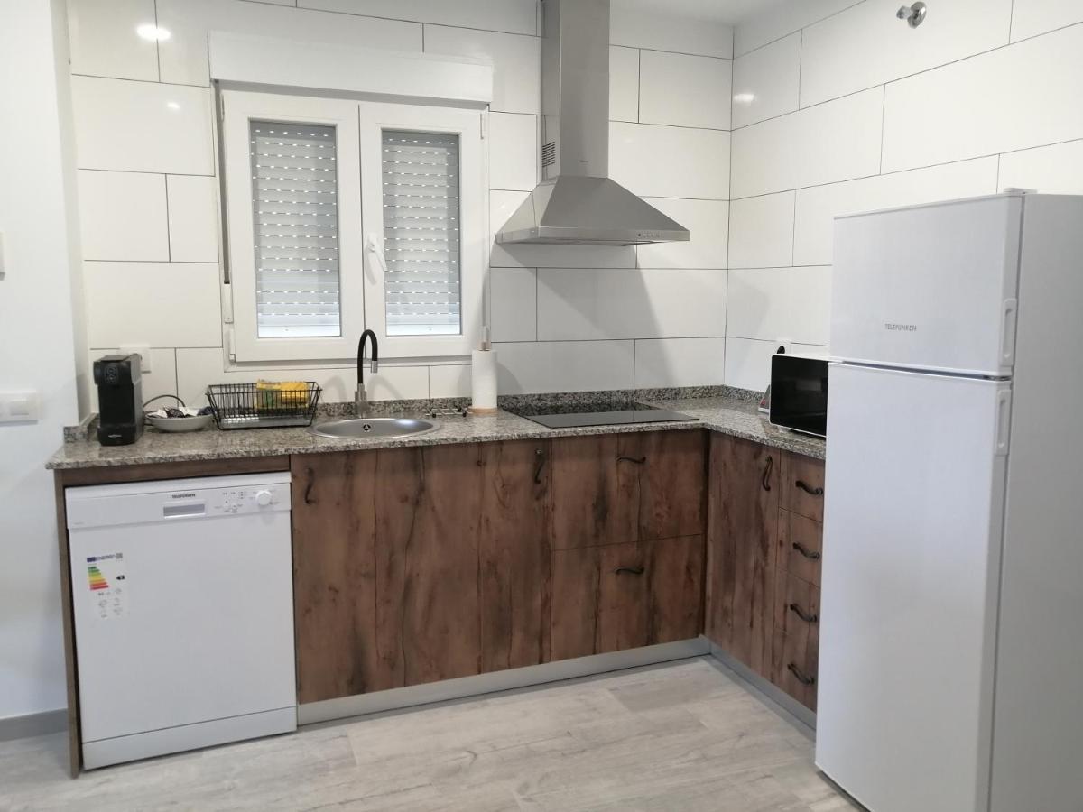 Gegant De Pedra Apartaments Adzaneta Bagian luar foto