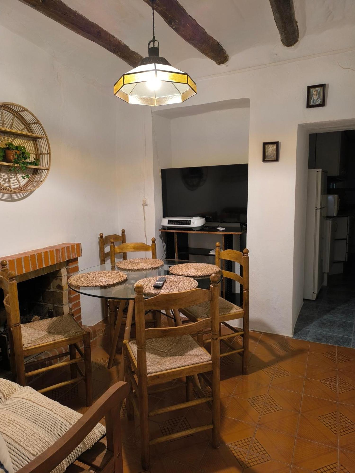 Gegant De Pedra Apartaments Adzaneta Bagian luar foto