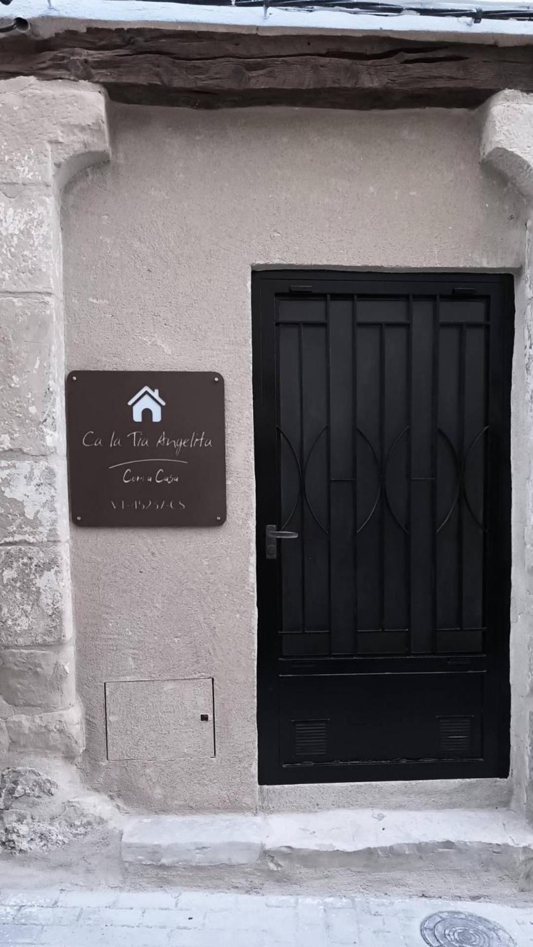 Gegant De Pedra Apartaments Adzaneta Bagian luar foto