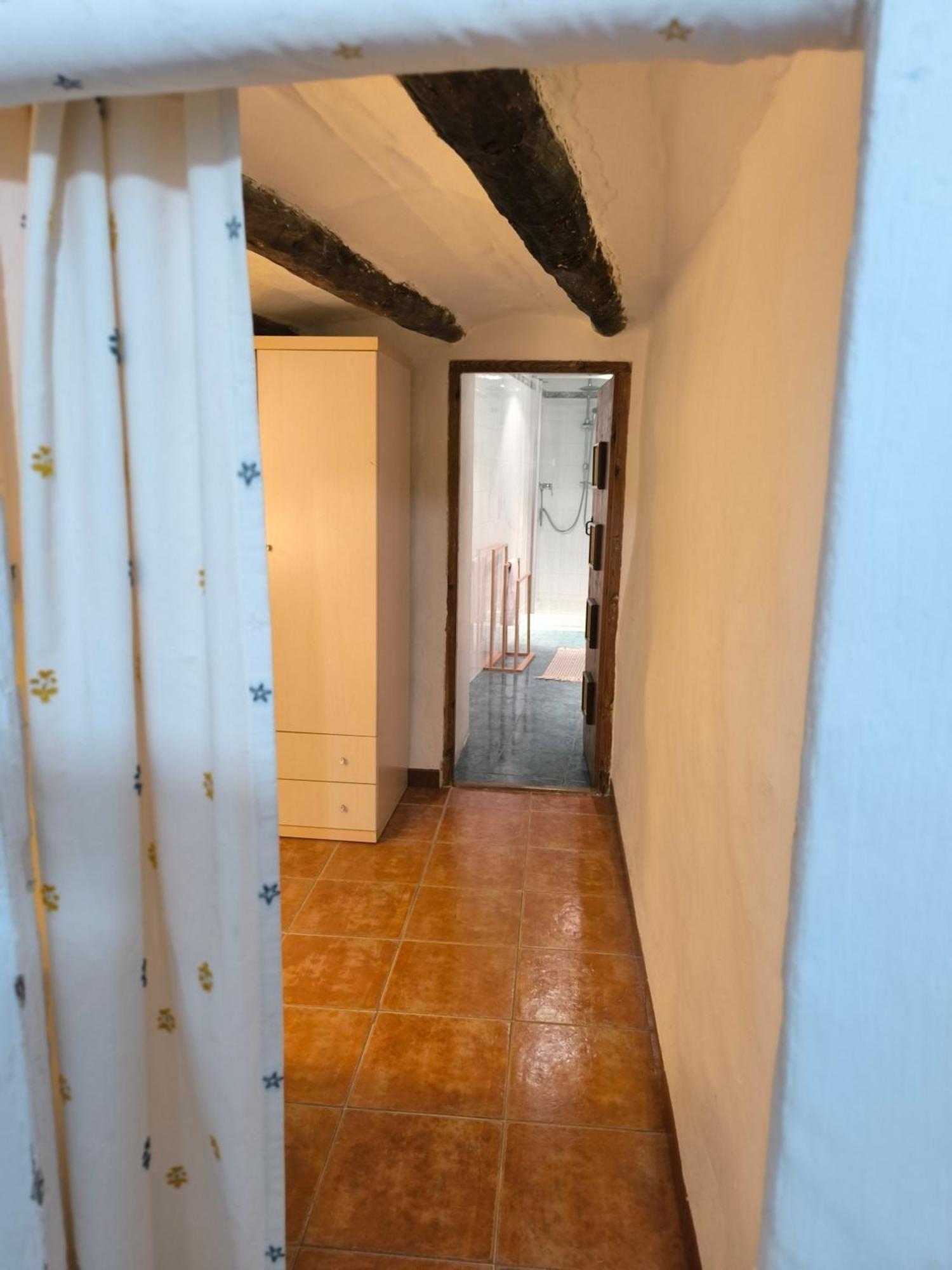 Gegant De Pedra Apartaments Adzaneta Bagian luar foto
