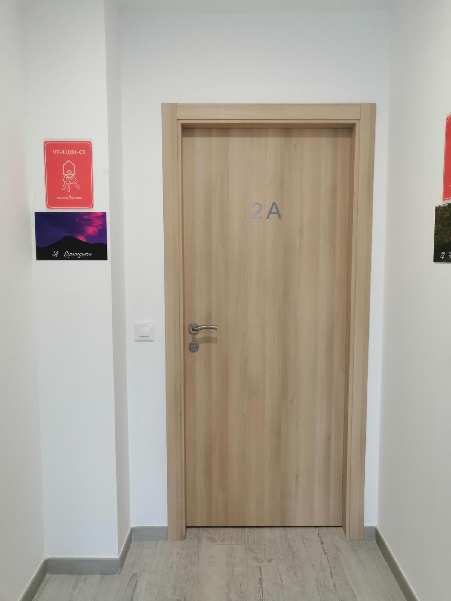 Gegant De Pedra Apartaments Adzaneta Bagian luar foto